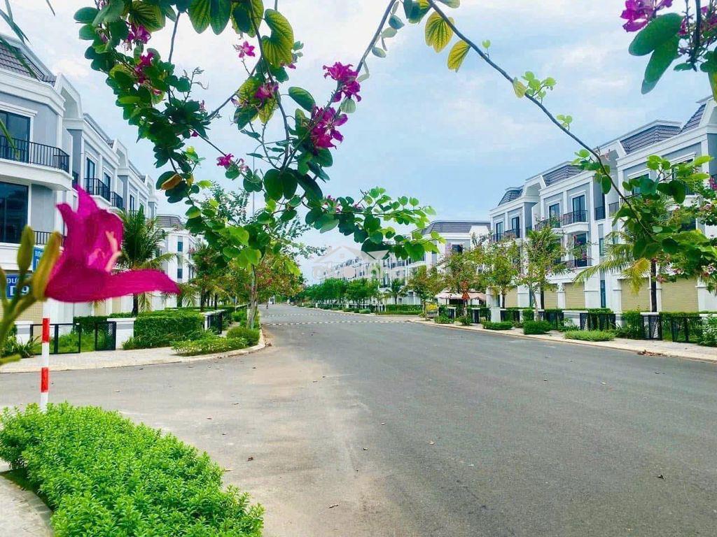 Nhà phố liền kề vinhomes hốc môn 2,8 tỷ shr - Ảnh 2