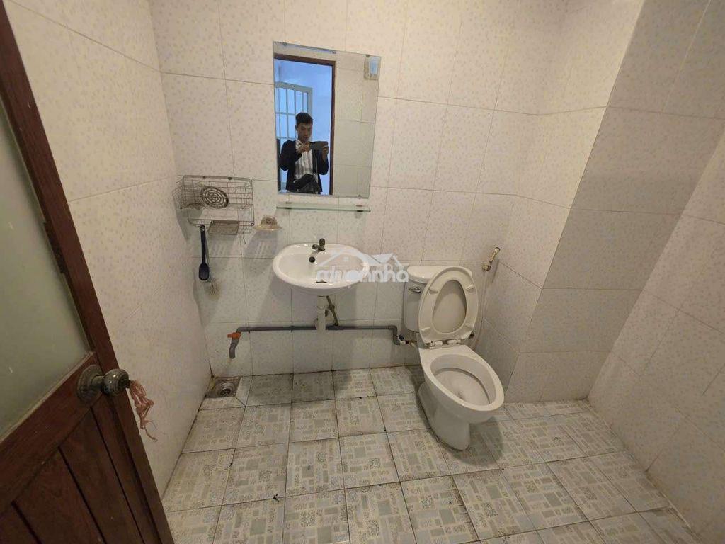 💥Cho thuê tầng trệt - 4 x 20m : 9,5tr 💥
🏡 nguyễn kiệm, phú nhuận

● - Ảnh 4