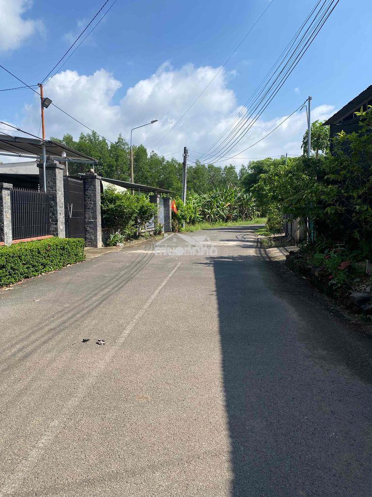 Đất full thổ cư bên hông chợ vĩnh an