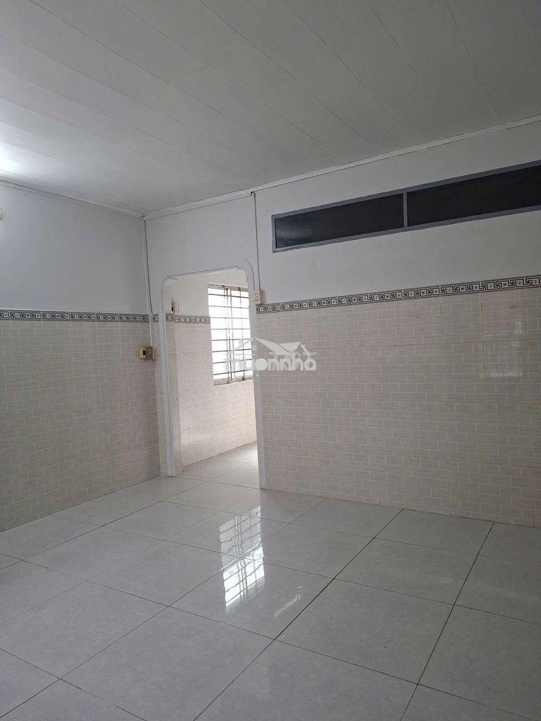 Nhà 3 phòng 4 x 20m - Ảnh 2