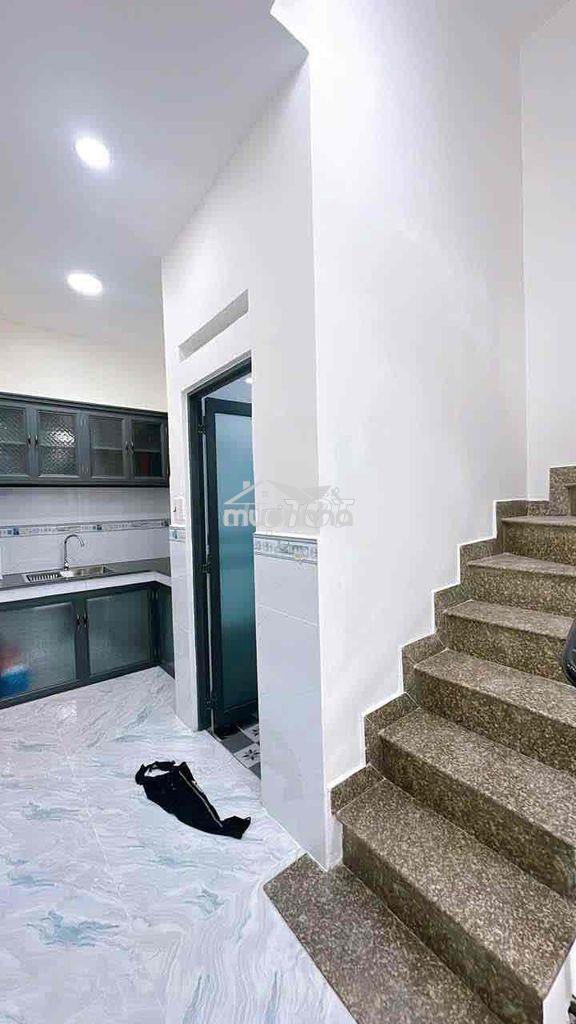 Bán nhà hẻm rộng gần đường xe hơi và trường đại học nguyễn tất thành. - Ảnh 4