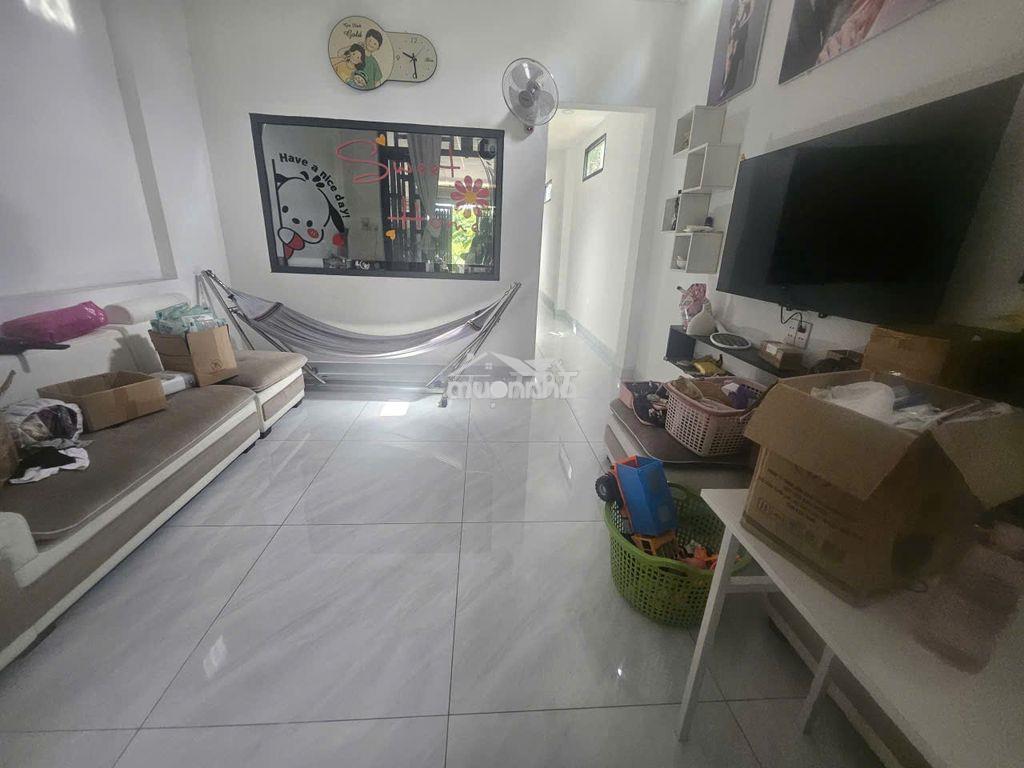Mình chính chủ cần bán căn nhà 4*24 - hẻm xe hơi - xe đậu trong nhà - 4