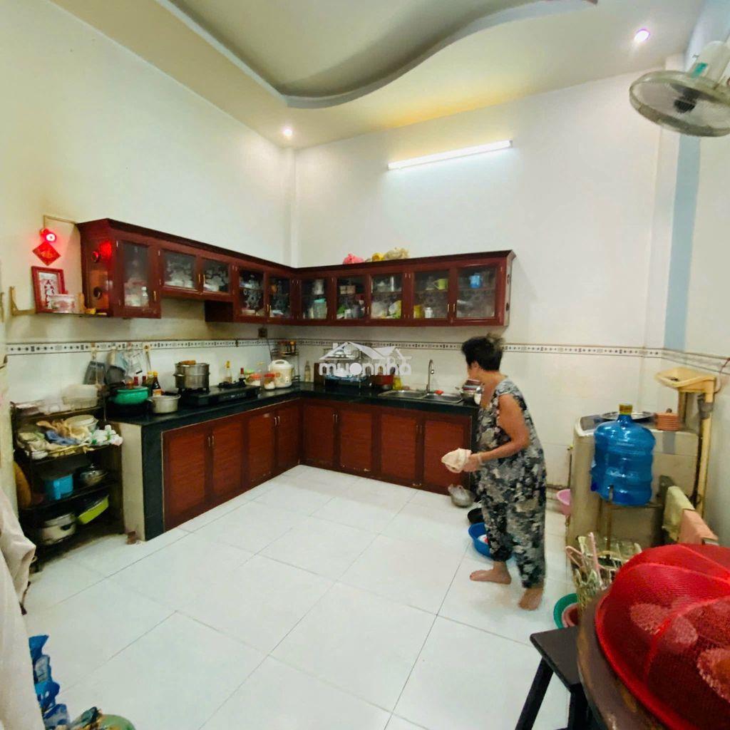 Cho thuê nhà 10 triệu  dc ở hương lộ 2 ngay đọan tân hoà đông - 3