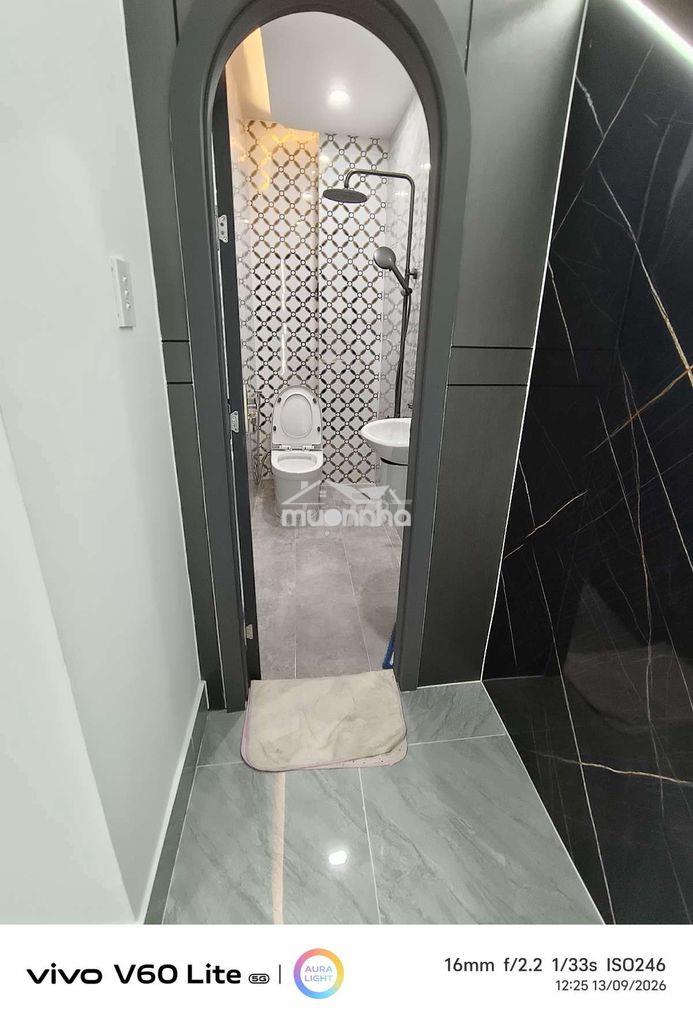 Nhà mới 100 4,5x 15m 1lung 2pn 2wc giếng trời - Ảnh 4
