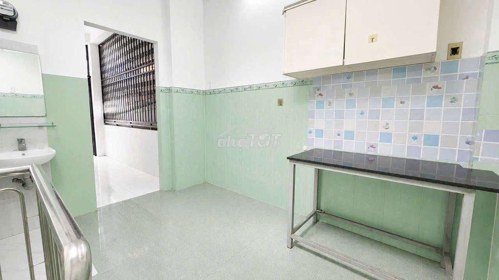 Cho thuê nhà chdv - lạc long quân q11 - 16trieu - 6pn - 4 tầng - 2