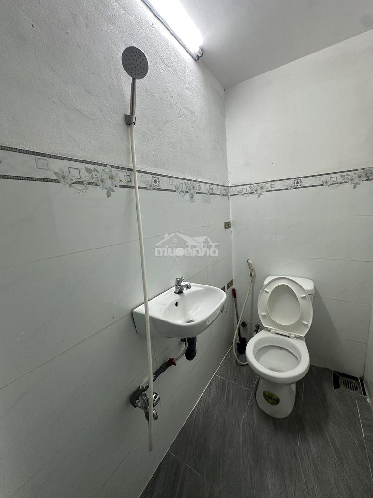 Trống sẵn studio nội thất cơ bản, ở được từ 2 - 3 người, gần đh umt - Ảnh 4