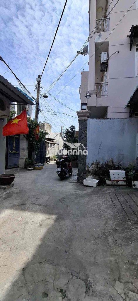 Nhà 1 trệt 1 lầu nguyên căn có 1 máy lạnh 3 pn 2 wc - 4