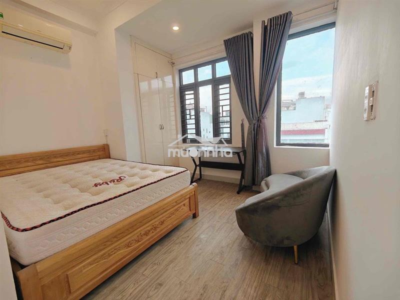 1 phòng ngủ cửa sổ to tách bếp gần trung tâm