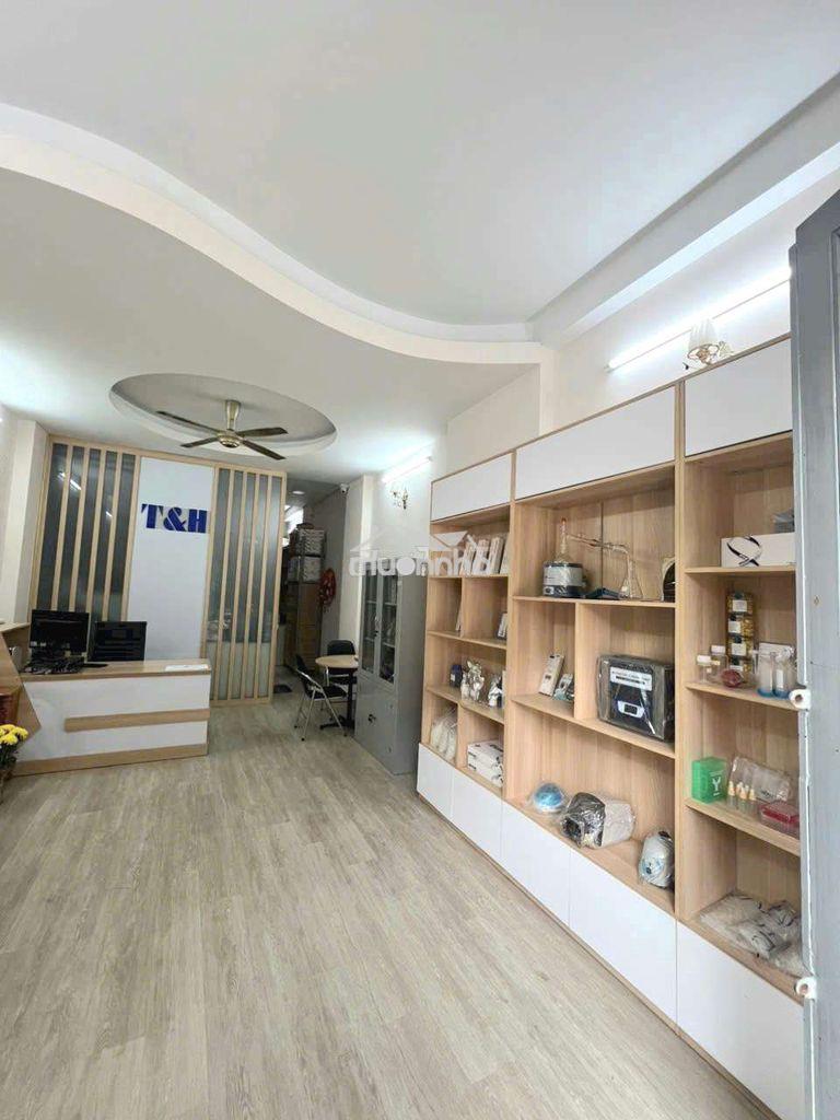 Cho thuê nhà nội bộ tạ quang bửu p5. dt 4-15m. có 4pn 3wc.
+ giá:16tr