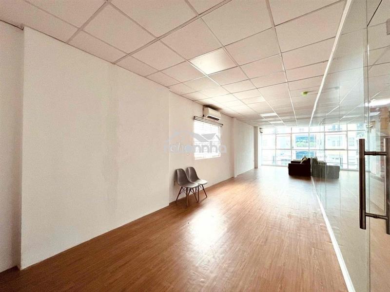 Cho thuê vp cmt8 q3, 45m2, trang bị 10 bộ bàn ghế, free làm việc 24/24