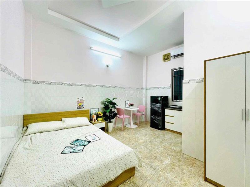 Studio full nội thất có cửa sổ trời thoáng