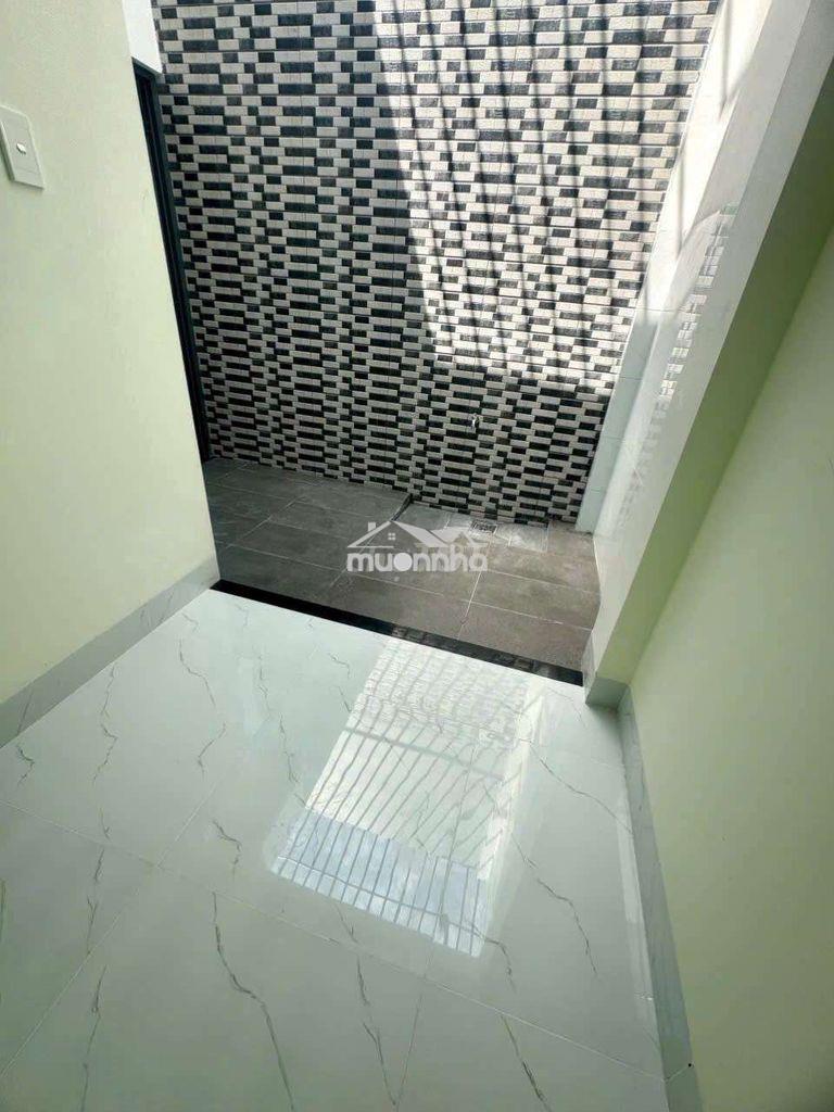 Nhà 2 phòng ngủ sân ô tô mới 100% - Ảnh 2