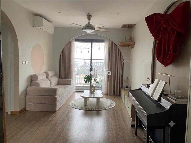 Cần bán 2 ngủ 55m2 imperi full đồ xịn tầng trung , vinhomes smart city