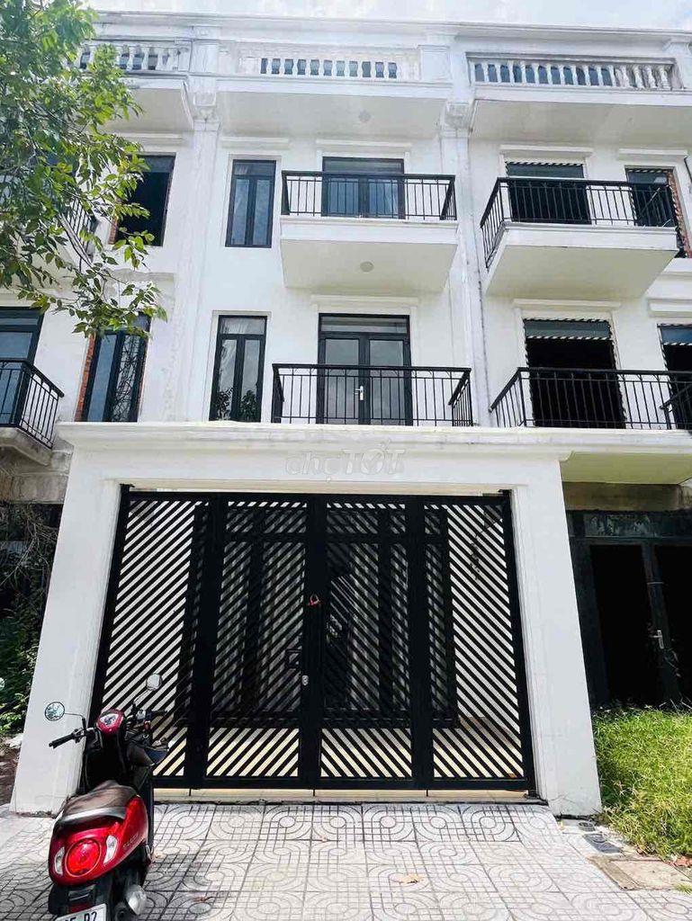Cho thuê nhà 3 tầng sân thượng mới - kdc hồng loan 5c (5pn)