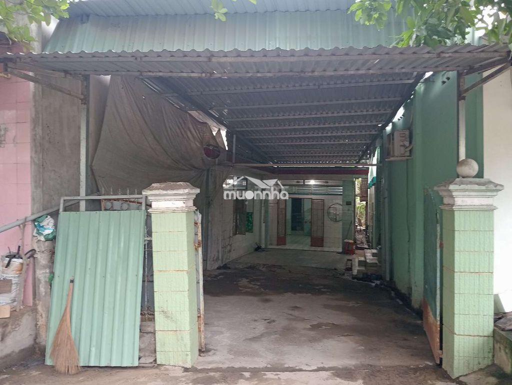 Nhà nguyên căn có sân đậu xe hơi  - Ảnh 2