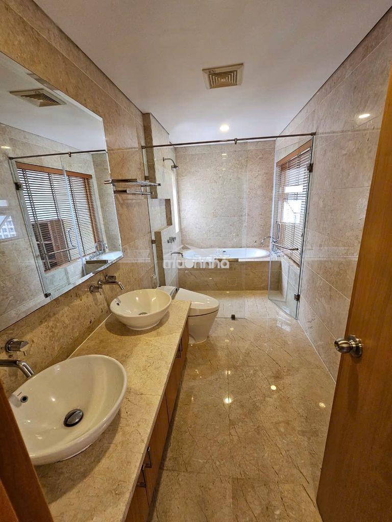 Cho thuê căn penthouse cộng hòa garden 150m2 4pn 3wc đủ nội thất. - Ảnh 3