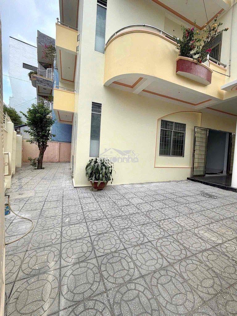 Cho thuê biệt thự góc 2 mặt tiền 600m2 ngay trung tâm nk - 2