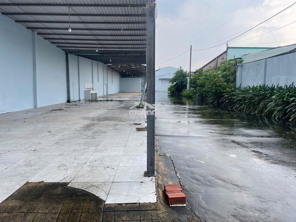 Cho thuê xưởng 1700m2, thđ, giá 100tr, có sẵn 3pha - 3