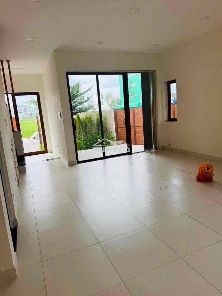 Cho thuê nhà gốc 2 mặt tiền khu nam long central lake - 4