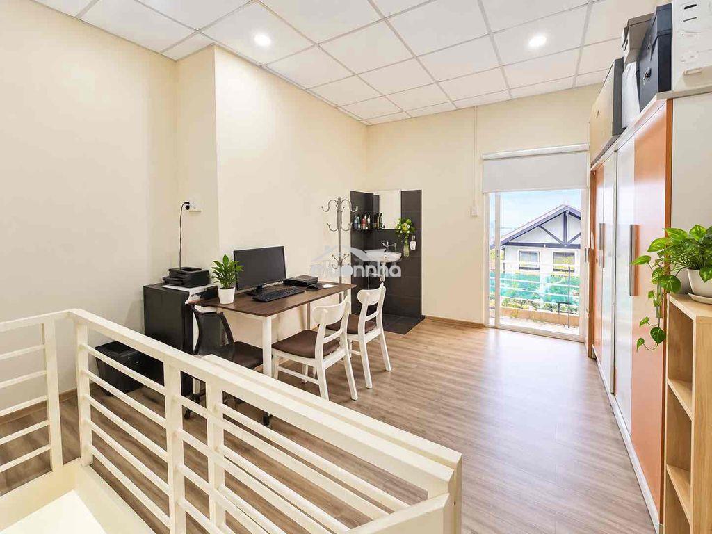 Bán nhà giáp quận 1, 70m2 nhỉnh 6 tỷ, ngang hơn 4m nở hậu, 2 tầng 3pn - Ảnh 2