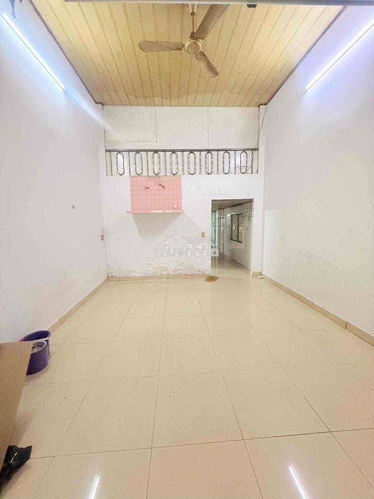 Cho thuê nhà , tiện kinh doanh ,4,2 x17 ,2 tầng , trần xuân soạn , q7