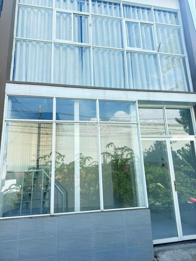 Bán gấp căn nhà 1 trệt 1 lầu xây dựng kiên cố ngay cổng chào b.dương - Ảnh 2