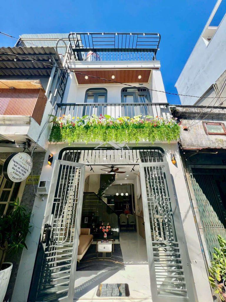 Nhà đẹp ôtô đậu ngay cửa f17