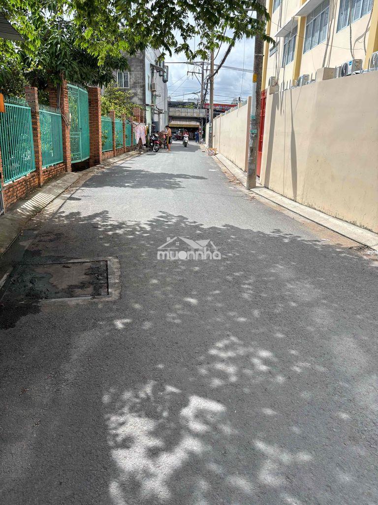 Nhà bán giá 650tr còn thương lượng gần trường hc lvl