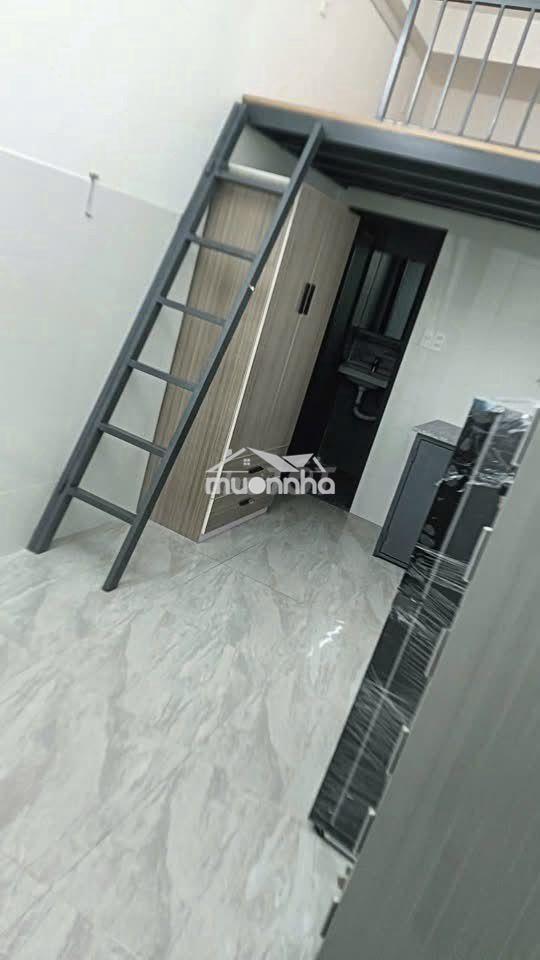 Thang máy, ra vào cửa vân tay