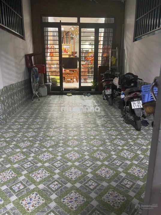 Bán nhà sẹc liên khu 4-5 xe hơi đậu đỗ thoải mái