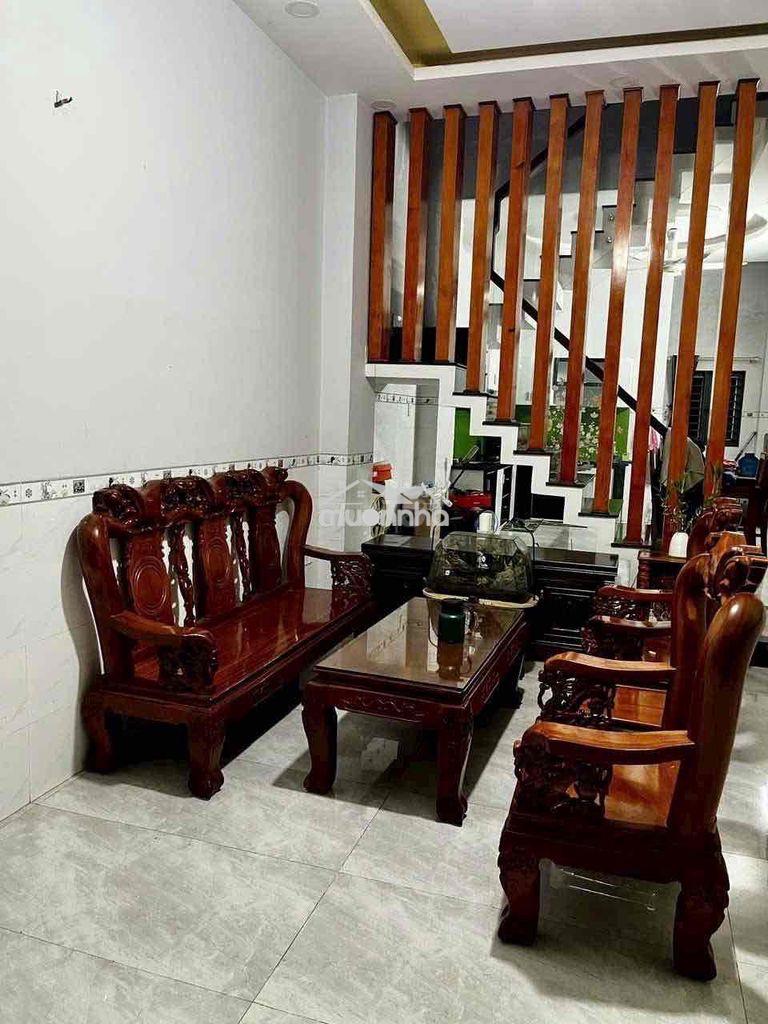 Nhà mới _nội thất cơ bản _2 lầu_ngay chung cư picity