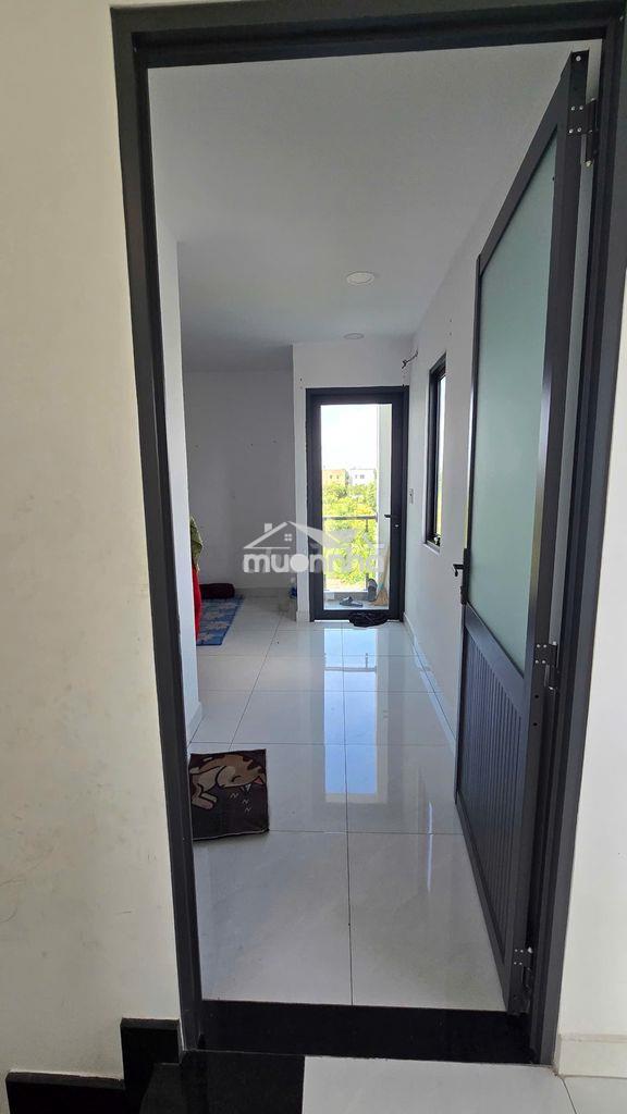 Chủ cần tiền bán lỗ căn nhà phố 1trệt 2 lầu sân thượng shr sang tên - Ảnh 4
