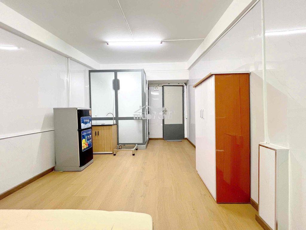 Phòng ban công 27m2 - full nội thất , gần ga t3 , hoàng hoa thám - Ảnh 3