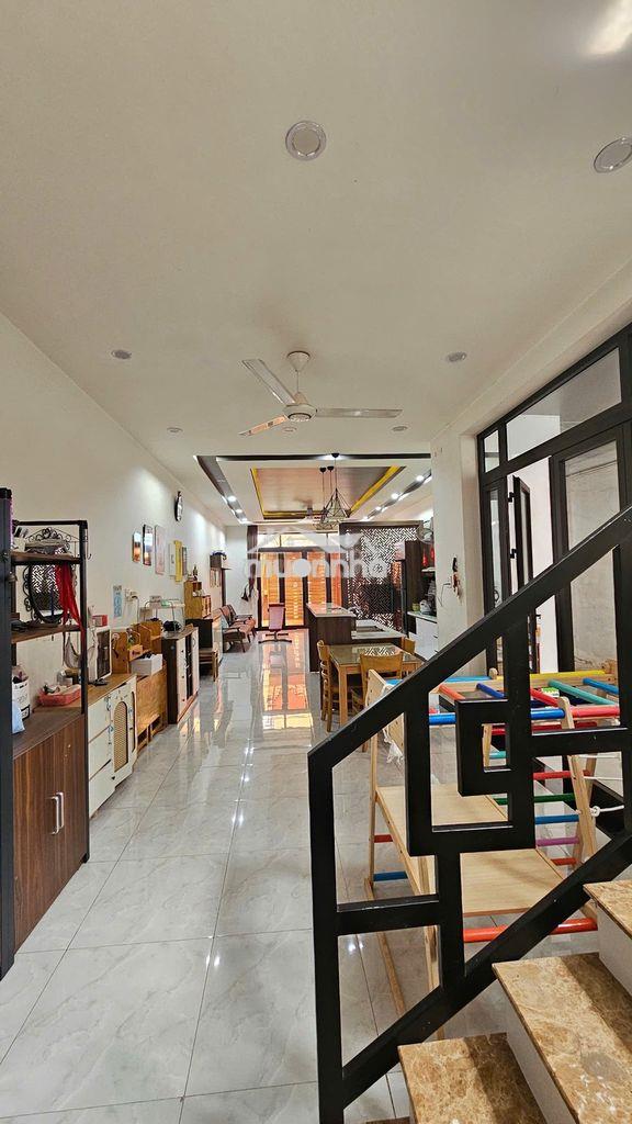 Nhà cho thuê gồm sân ô tô, 3 pn, 2wc - 3