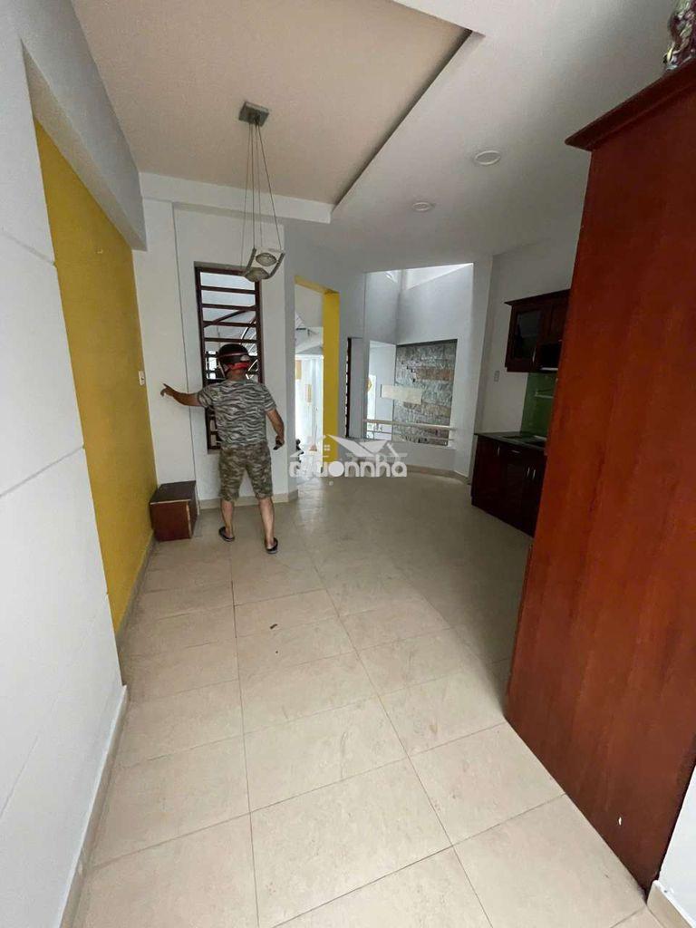 Nhà nguyên căn 2 lầu 4pn hxh lâm văn bền  - Ảnh 4
