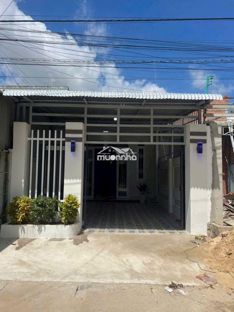 Bán căn nhà cấp 4 ở gần chợ việt kiều * dt: 108,8m2 shr giá chốt 860tr