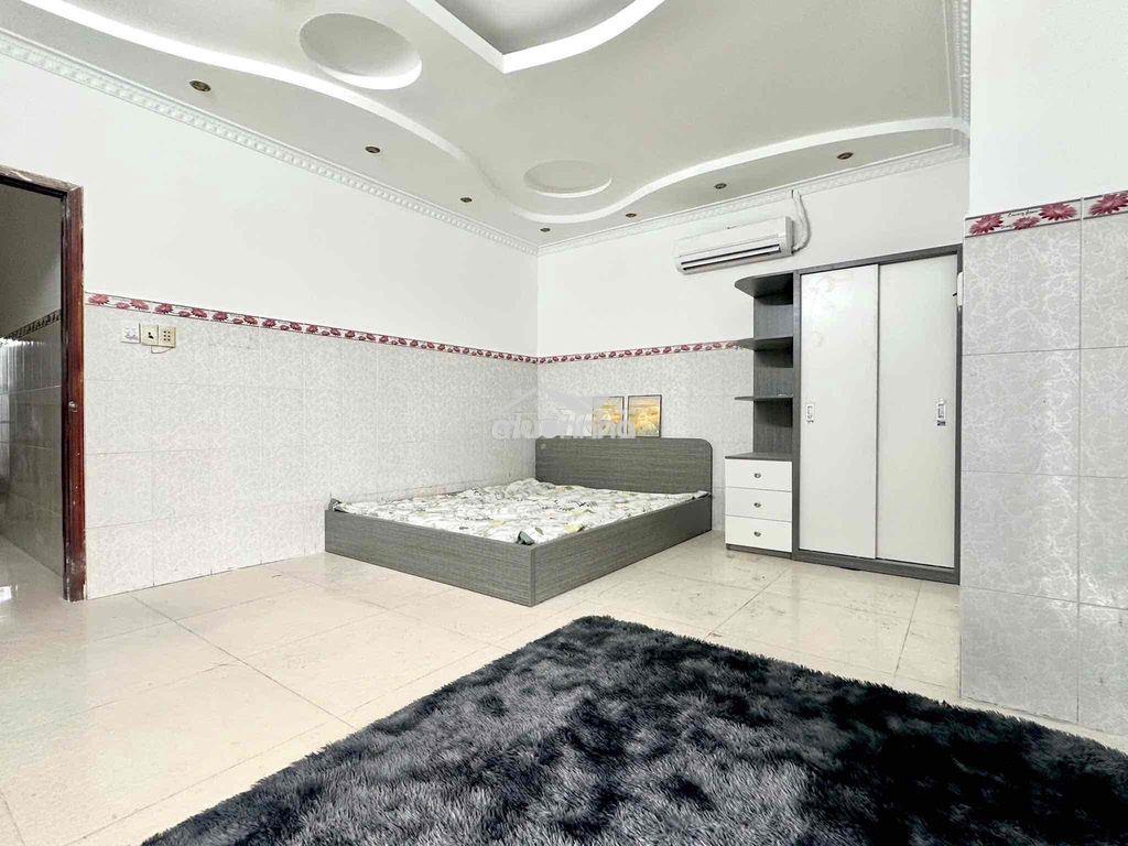 Phòng ban công, cửa số, có chổ đậu oto - Ảnh 2