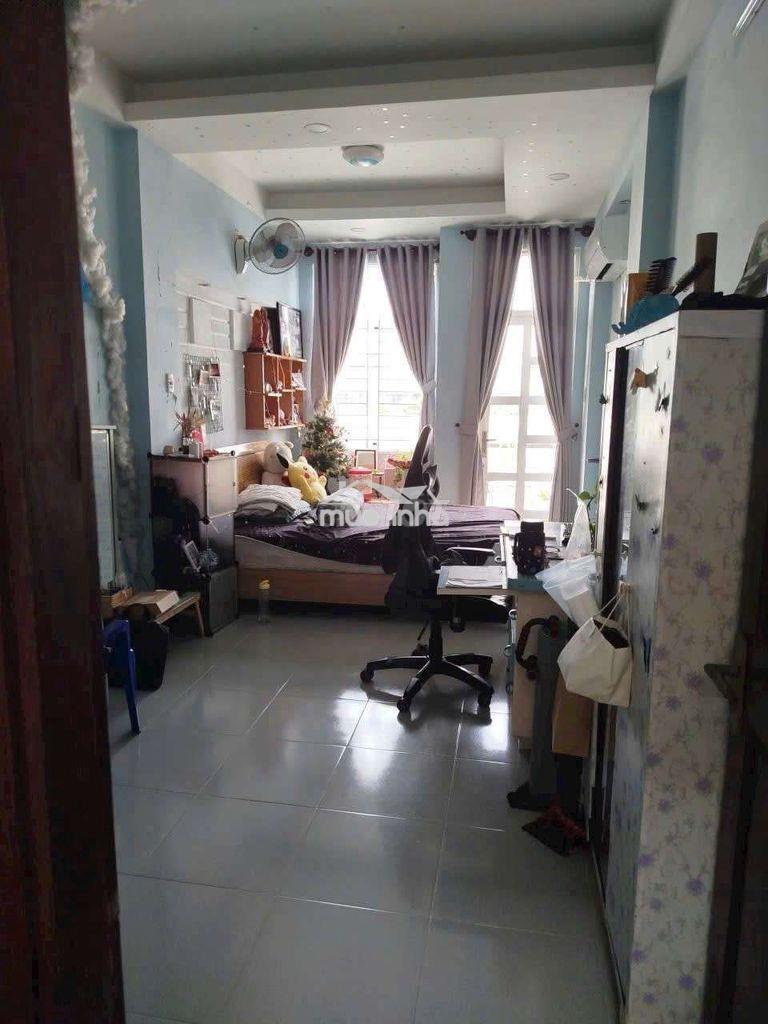 Nhà  lý chiêu hoàng, p10, q6 
3 tầng, 4pn, ,
ngang 3m3 dài 10m