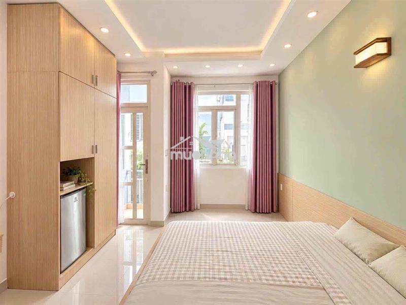 Phòng full tiện nghi ban công ngay trần phú