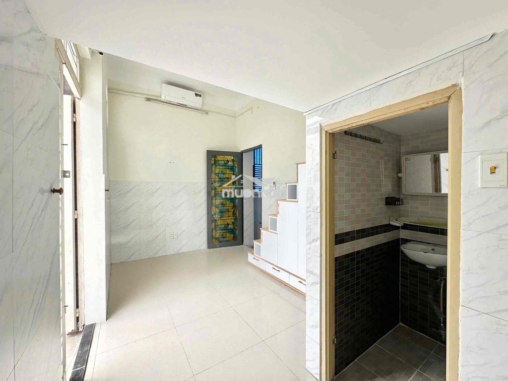 Phòng gác bancong cửa sổ ngay hoàng hoa thám - etown cộng hoà - Ảnh 3