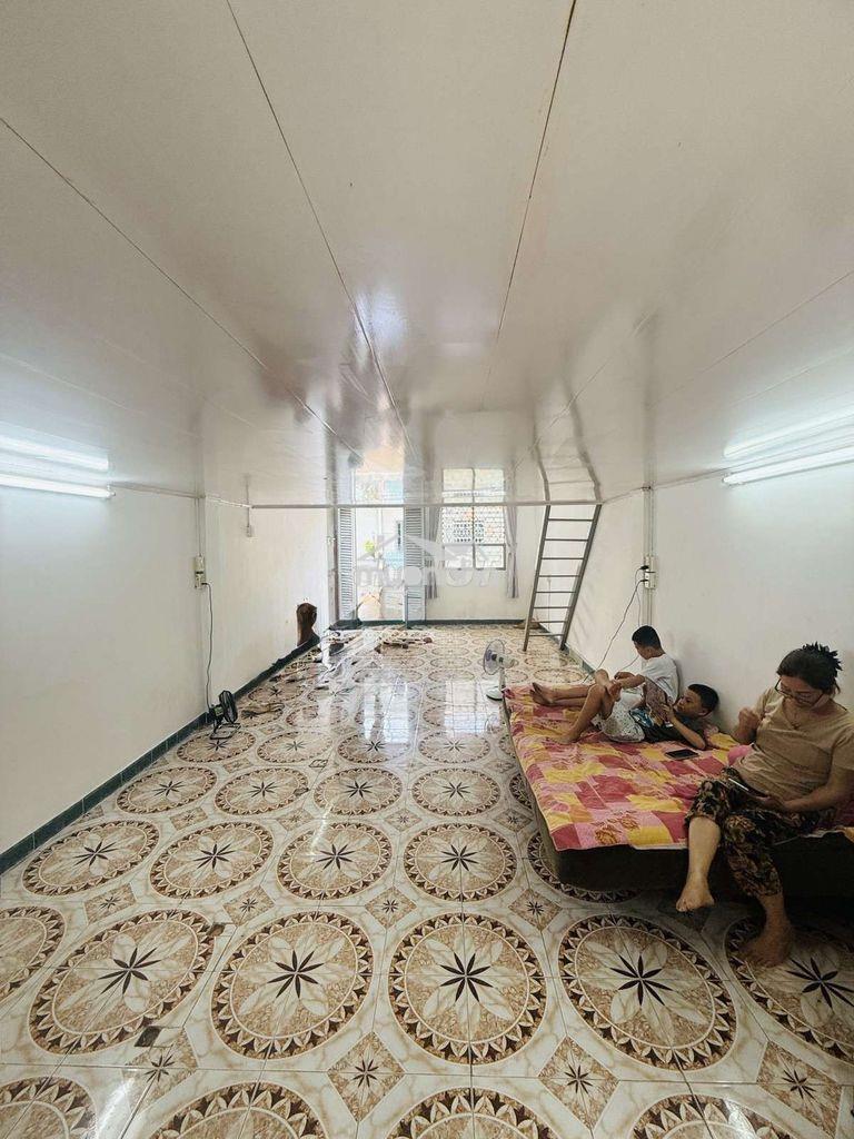 Căn hộ (4×18)×2 tầng 
-lầu 3 thang bộ
- nguyễn trãi p14q5 (đh y dược)