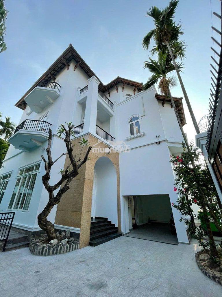 Cần cho thuê biệt thự hxt 111/3a đặng thùy trâm p.13 q.bình thạnh