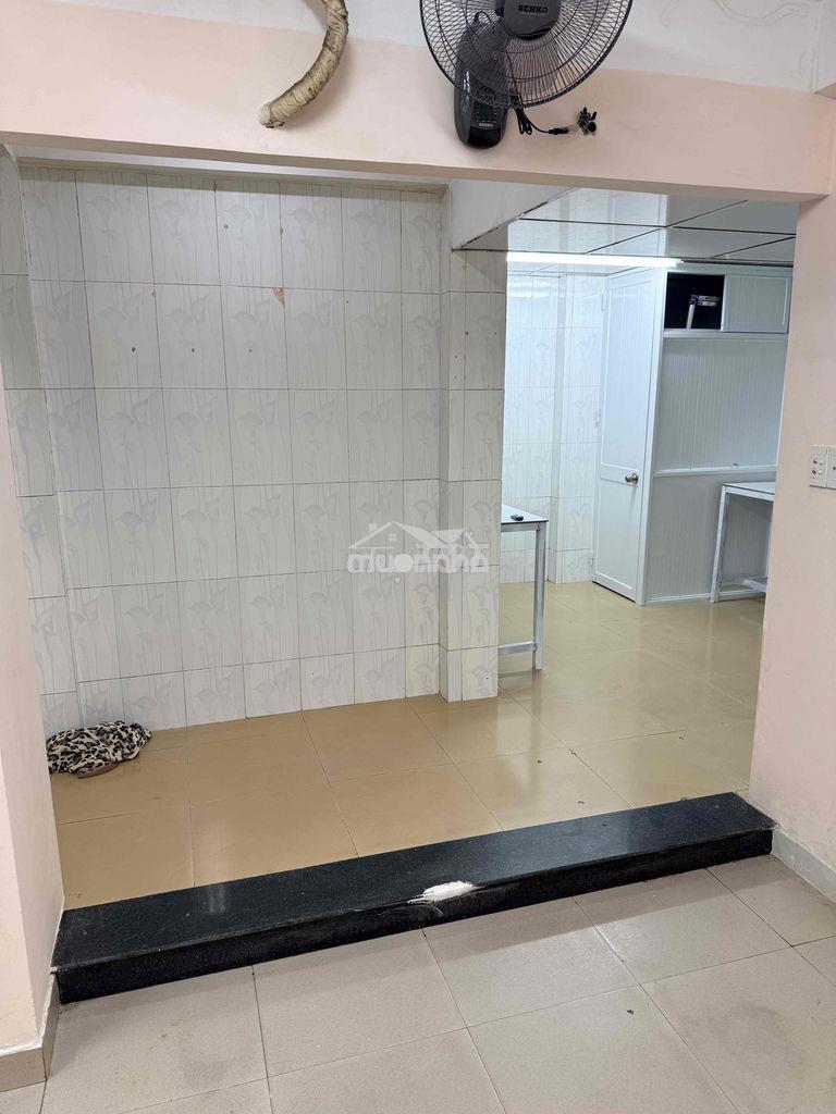 Phòng tầng trệt 45m2 bếp, toilet khép kín tại toà nhà 16/9 bình lợi - Ảnh 3