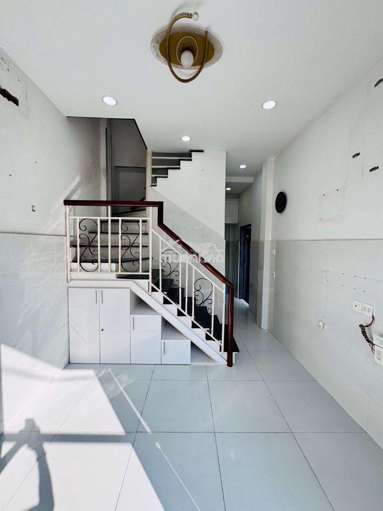 Nhà ngon / hxh / shr / hoàn công đủ/ hơn 21 m2 /2pn,2wc /dtsd 42,4 m2 - Ảnh 3