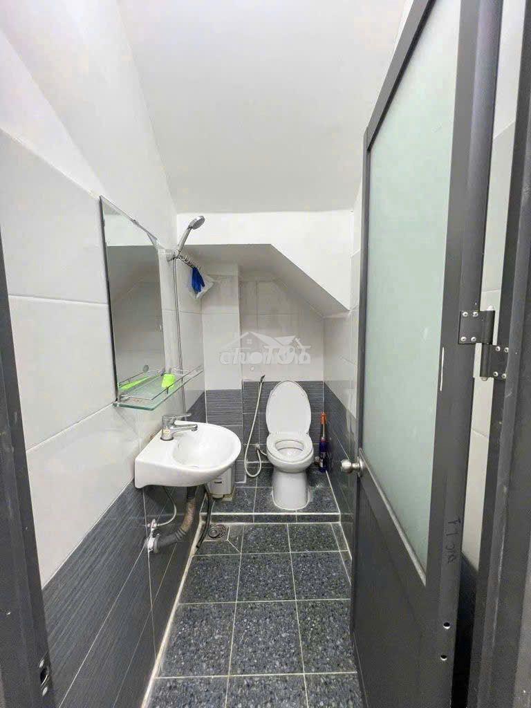 Nhà 2pn đầy đủ nội thất ngay cv 23/9 quận 1 - Ảnh 4