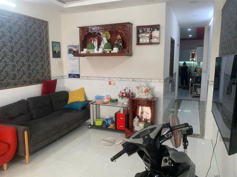 Nhà đang sử dụng còn khá mới quý anh chị về có thể ở ngay 