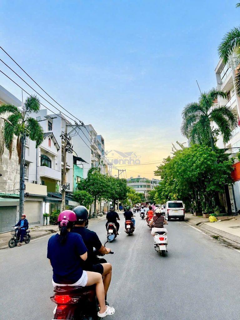 Đường rộng 20m mặt tiền kinh doanh - nhà chính chủ chưa qua đầu tư