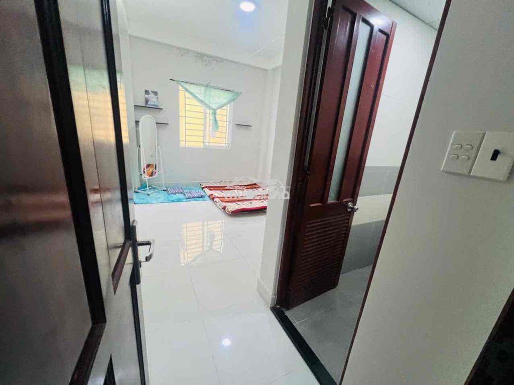 Phòng cửa sổ trời ngay nguyễn văn thương cạnh uth hutech - Ảnh 3
