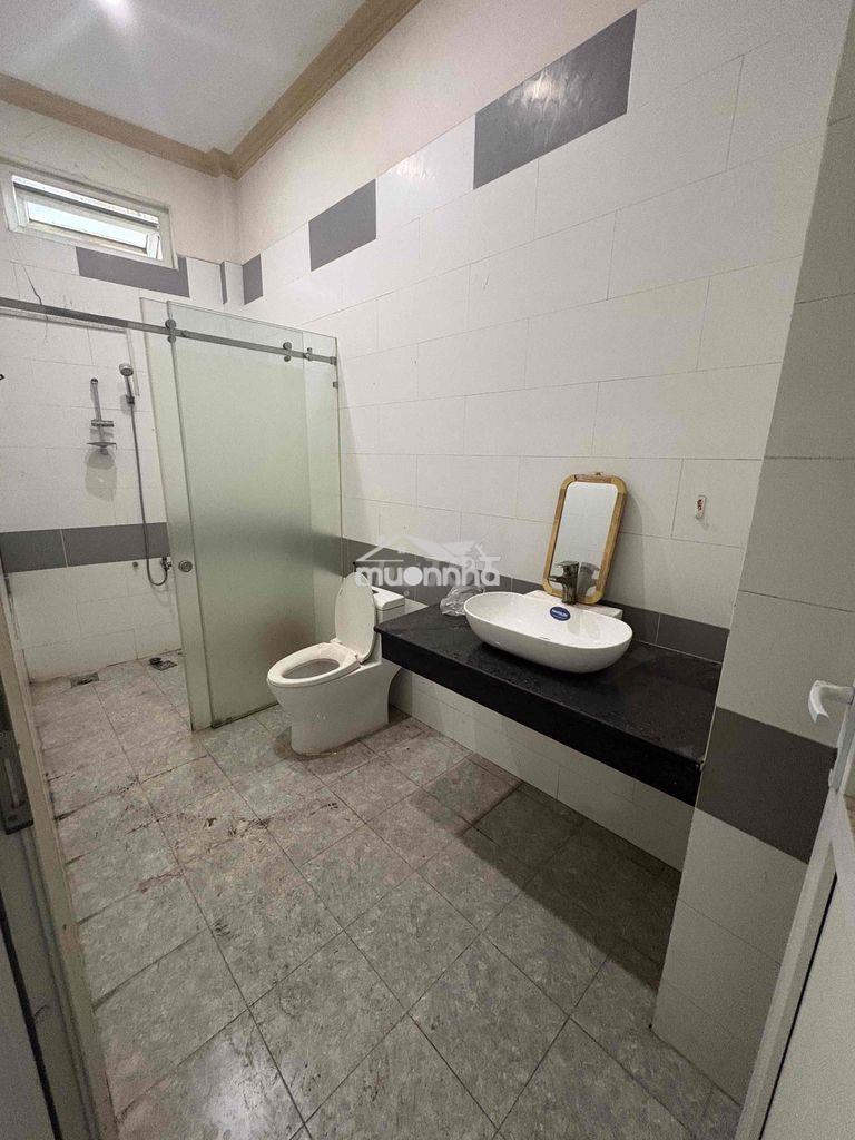 Cho thuê căn hộ tầng 1, 50m2. 2pn tách biệt, phòng bếp lớn. - Ảnh 3