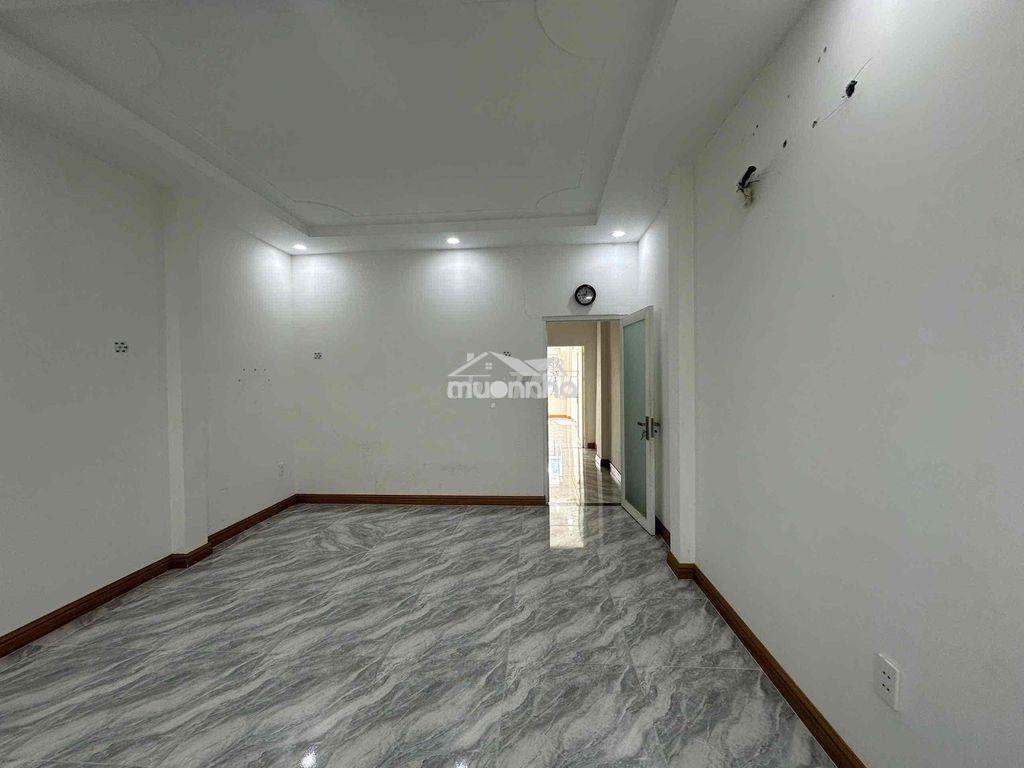 Nhà ngay chân cầu vượt ngã 4 ga 2pn giá 8 triệu - Ảnh 4